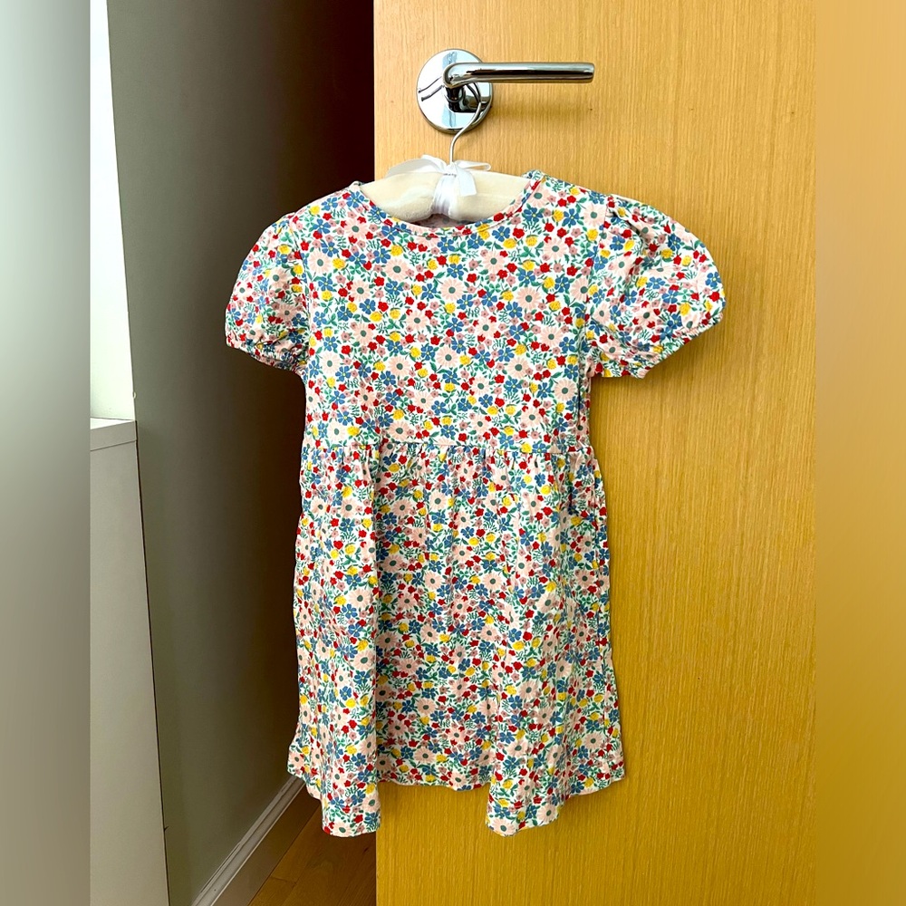 Mini Boden short sleeve cotton floral dress with pockets size 6/7 yrs.